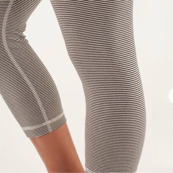 Lululemon Wunder Under Crop 21” - Size 4 - Picture 7 of 13